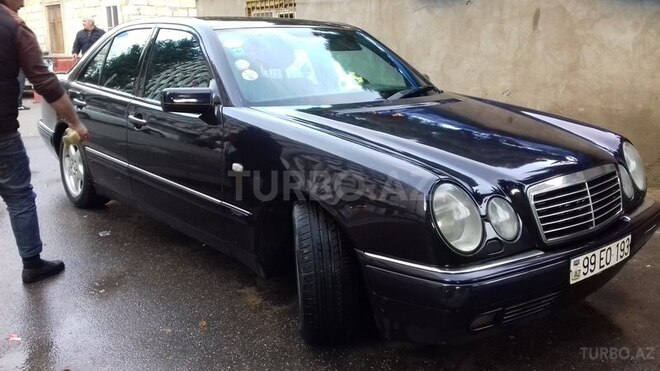 Mercedes E 220 1999, 230,000 km - 2.2 l - Bakı