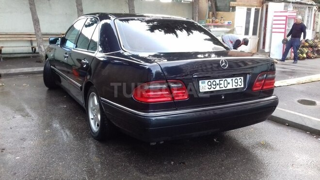Mercedes E 220 1999, 230,000 km - 2.2 l - Bakı