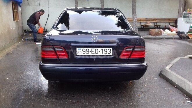 Mercedes E 220 1999, 230,000 km - 2.2 l - Bakı