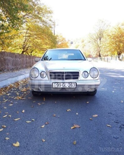 Mercedes E 240 1999, 249,000 km - 2.4 l - Qəbələ