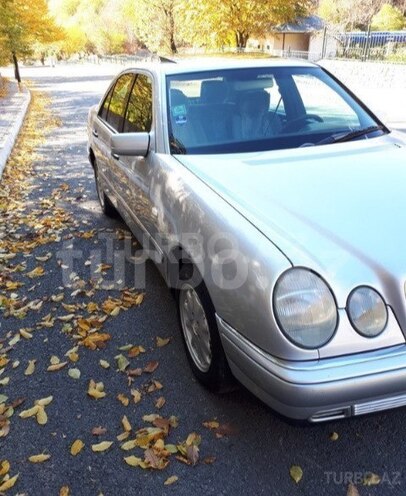 Mercedes E 240 1999, 249,000 km - 2.4 l - Qəbələ