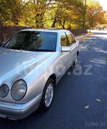 Mercedes E 240 1999, 249,000 km - 2.4 l - Qəbələ