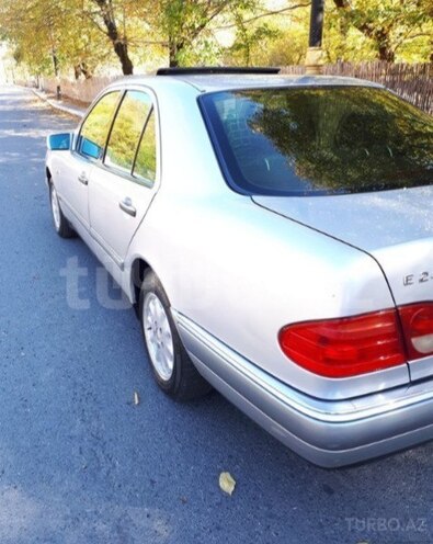 Mercedes E 240 1999, 249,000 km - 2.4 l - Qəbələ