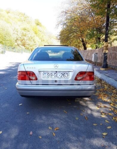 Mercedes E 240 1999, 249,000 km - 2.4 l - Qəbələ