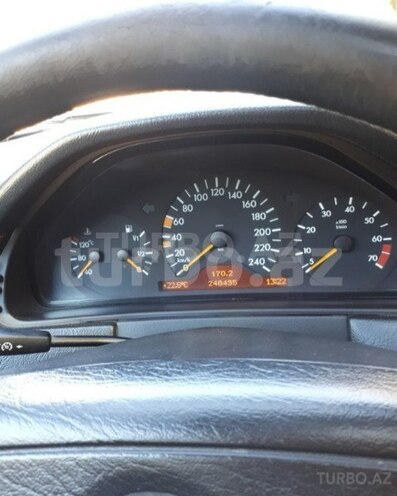 Mercedes E 240 1999, 249,000 km - 2.4 l - Qəbələ
