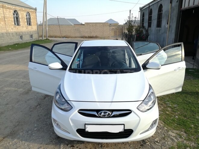 Hyundai Accent 2013, 86,675 km - 1.6 л - Göygöl