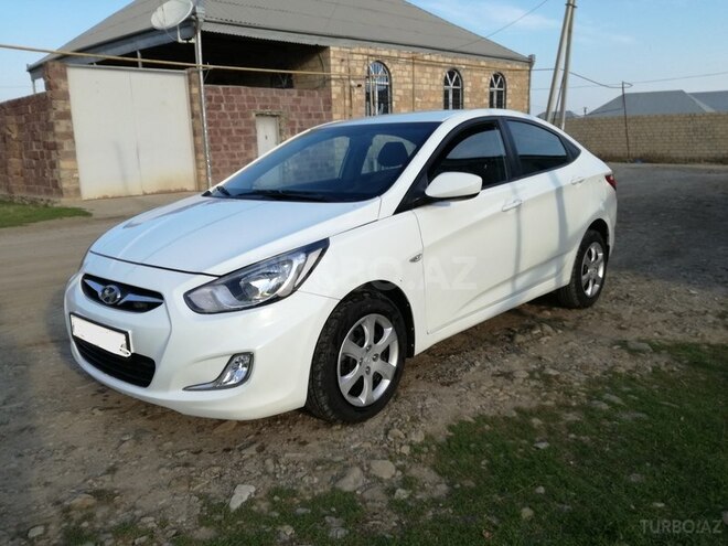 Hyundai Accent 2013, 86,675 km - 1.6 л - Göygöl