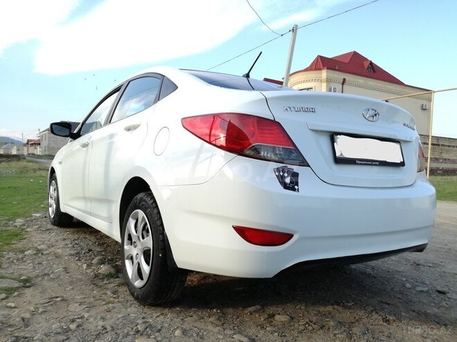 Hyundai Accent 2013, 86,675 km - 1.6 л - Göygöl