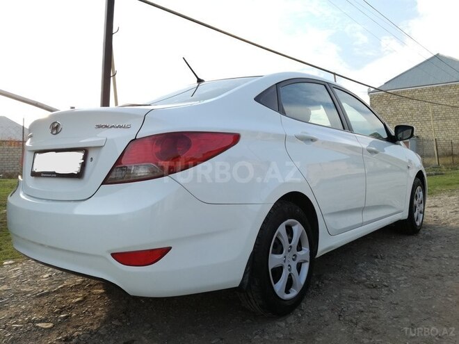 Hyundai Accent 2013, 86,675 km - 1.6 л - Göygöl