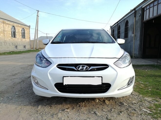Hyundai Accent 2013, 86,675 km - 1.6 л - Göygöl