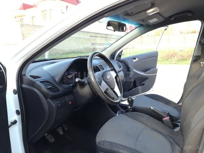 Hyundai Accent 2013, 86,675 km - 1.6 л - Göygöl