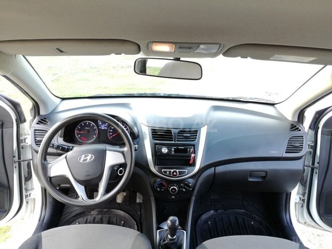 Hyundai Accent 2013, 86,675 km - 1.6 л - Göygöl