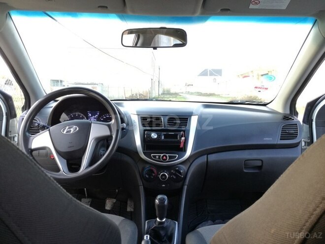 Hyundai Accent 2013, 86,675 km - 1.6 л - Göygöl