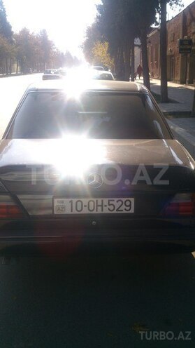Mercedes  1990, 100,000 km - 2.6 л - Gəncə