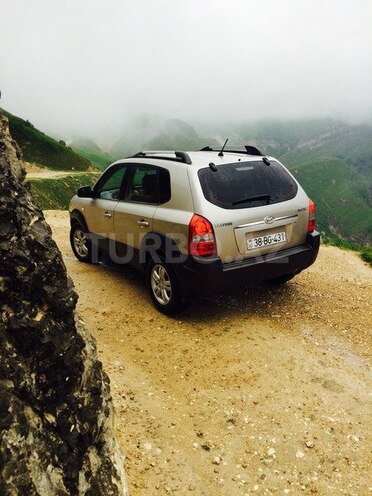 Hyundai Tucson 2006, 220,000 km - 2.0 l - Qusar