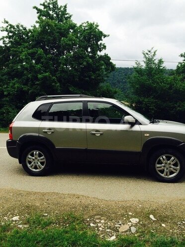 Hyundai Tucson 2006, 220,000 km - 2.0 l - Qusar
