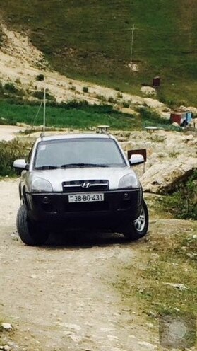 Hyundai Tucson 2006, 220,000 km - 2.0 l - Qusar