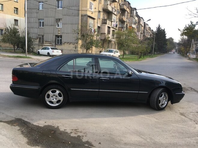 Mercedes E 240 1999, 237,800 km - 2.4 l - Bakı