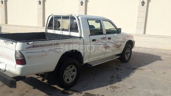 Mitsubishi L200 2004, 280,000 km - 2.5 l - Bakı