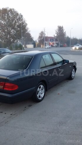 Mercedes E 230 1995, 28,000 km - 2.3 л - Mingəçevir