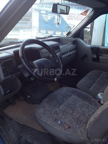 Volkswagen Transporter 1992, 589,000 km - 1.9 l - Quba