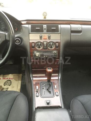 Mercedes E 230 1996, 327,580 km - 2.3 l - Bakı