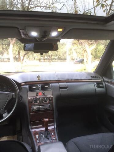 Mercedes E 230 1996, 327,580 km - 2.3 l - Bakı