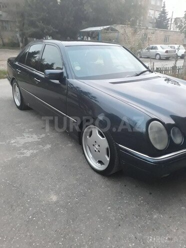 Mercedes E 280 1996, 275,000 km - 2.8 l - Sumqayıt