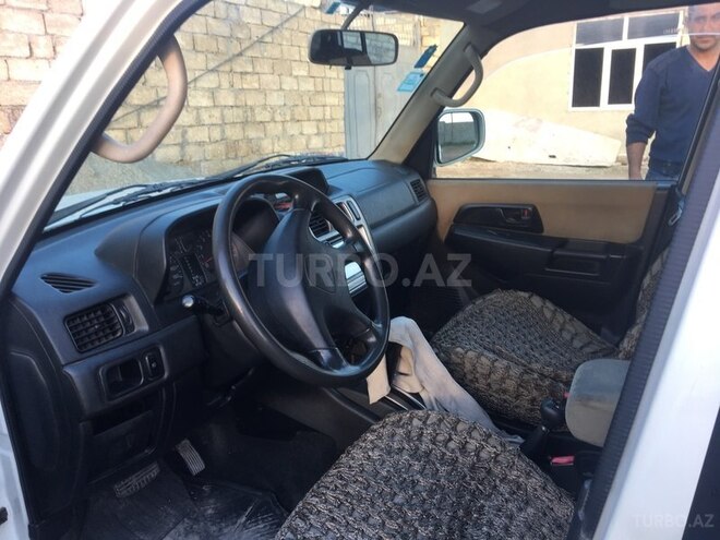 Mitsubishi Pajero io 2004, 178,000 km - 2.0 l - Bakı