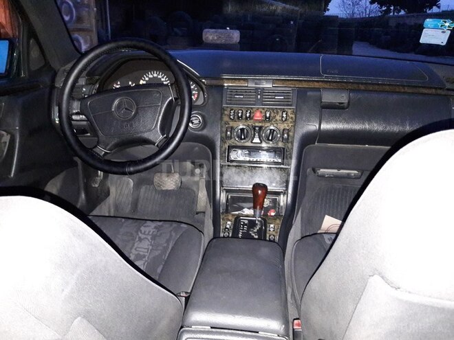 Mercedes E 230 1996, 256,000 km - 2.3 л - Bakı