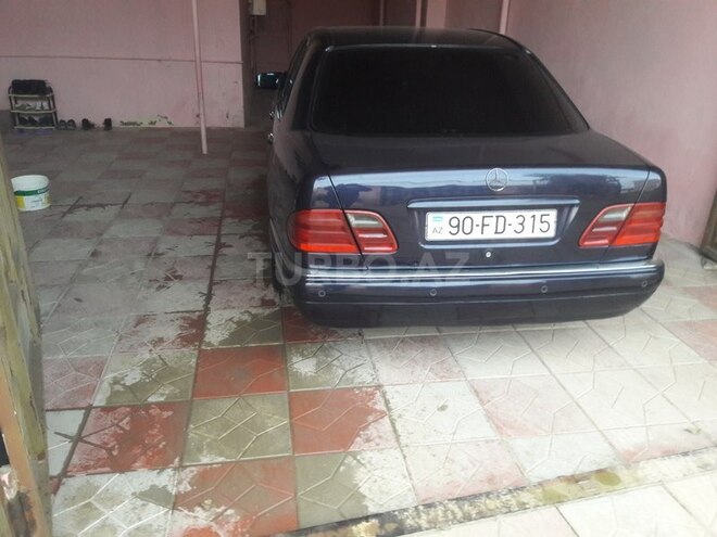 Mercedes E 230 1996, 256,000 km - 2.3 л - Bakı