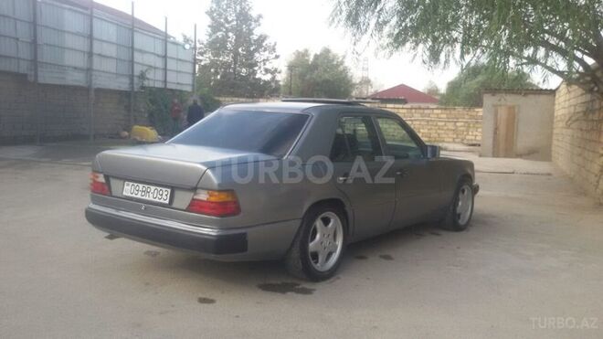 Mercedes E 230 1992, 220,000 km - 2.3 л - Bakı