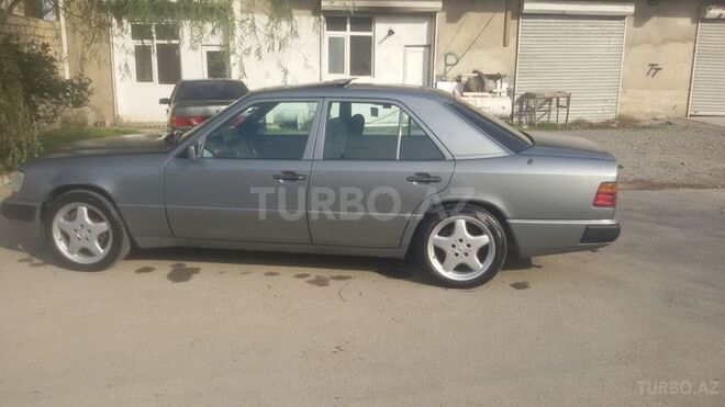 Mercedes E 230 1992, 220,000 km - 2.3 л - Bakı