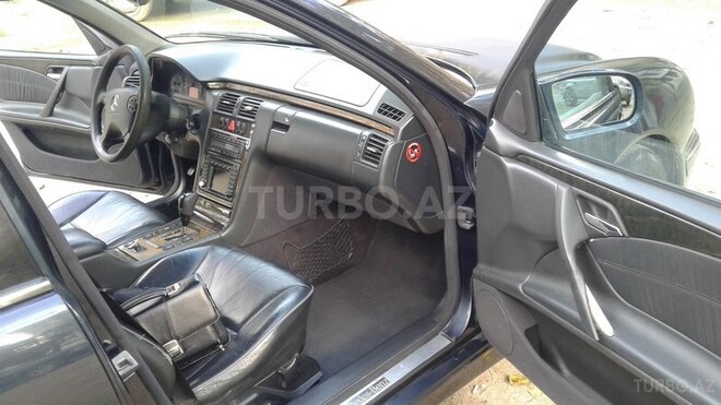Mercedes E 220 2001, 325,000 km - 2.2 l - Bakı
