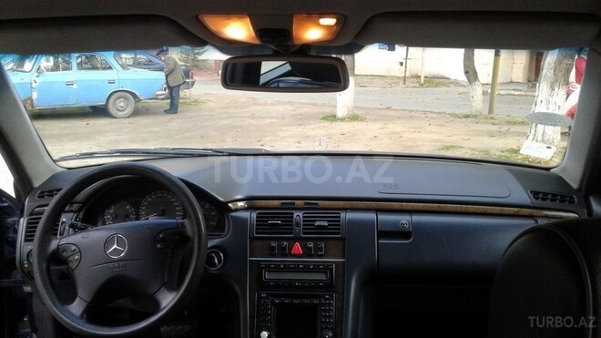 Mercedes E 220 2001, 325,000 km - 2.2 l - Bakı