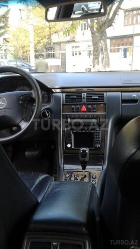 Mercedes E 220 2001, 325,000 km - 2.2 l - Bakı