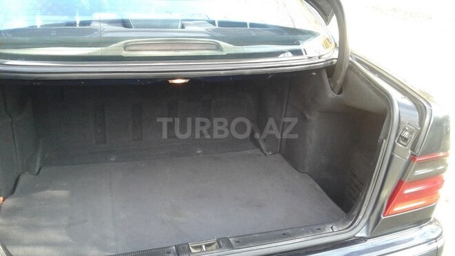 Mercedes E 220 2001, 325,000 km - 2.2 l - Bakı