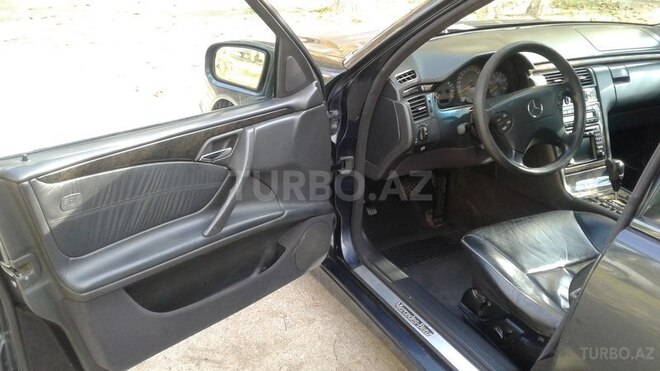Mercedes E 220 2001, 325,000 km - 2.2 l - Bakı