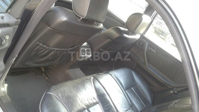 Mercedes E 220 2001, 325,000 km - 2.2 l - Bakı