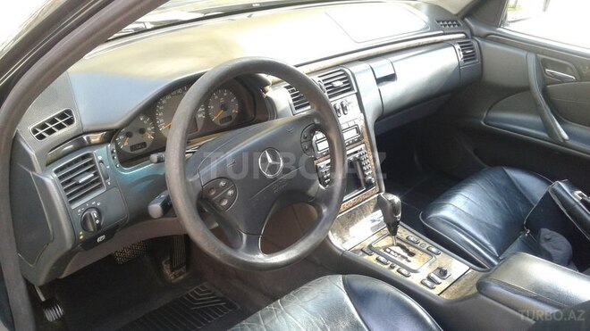 Mercedes E 220 2001, 325,000 km - 2.2 l - Bakı