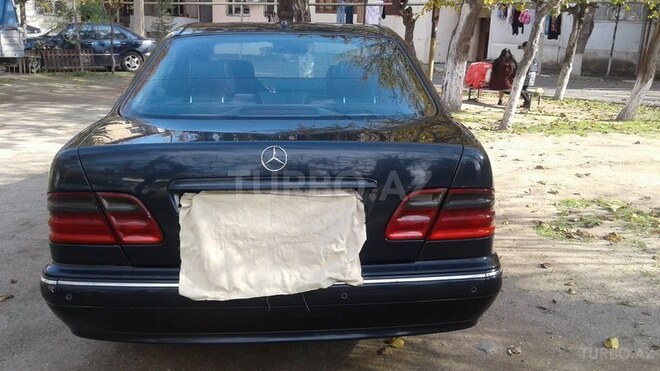Mercedes E 220 2001, 325,000 km - 2.2 l - Bakı