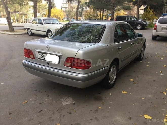 Mercedes E 240 1999, 214,000 km - 2.4 l - Bakı