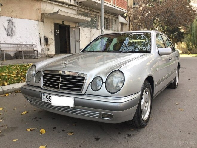 Mercedes E 240 1999, 214,000 km - 2.4 l - Bakı