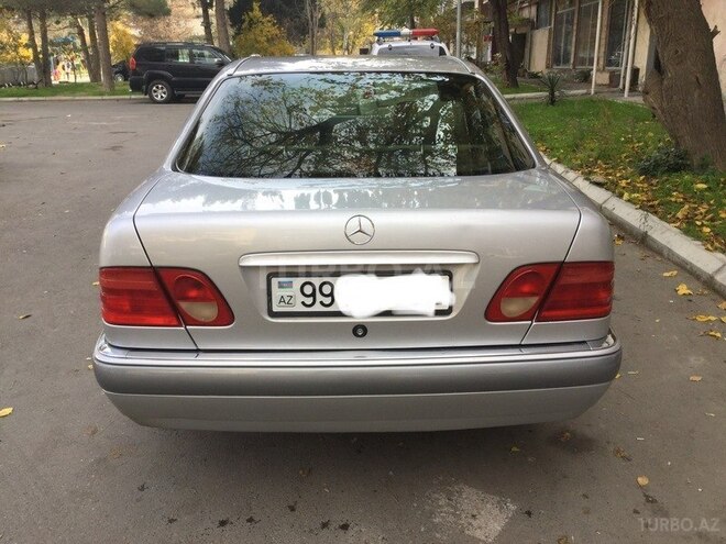 Mercedes E 240 1999, 214,000 km - 2.4 l - Bakı