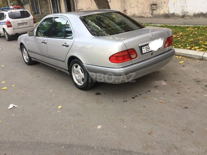 Mercedes E 240 1999, 214,000 km - 2.4 l - Bakı