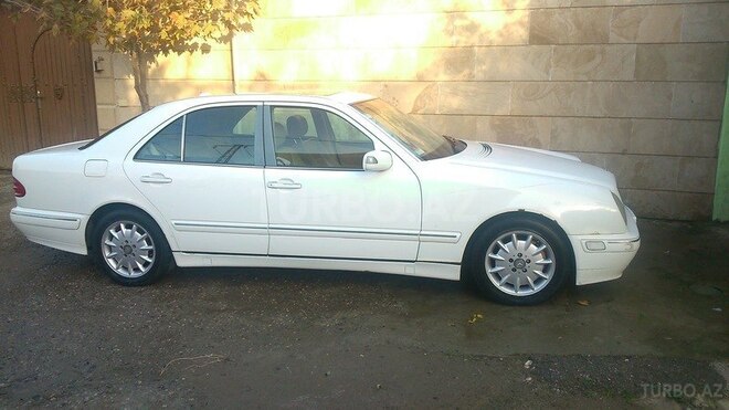 Mercedes E 320 2000, 268,000 km - 3.2 л - Bakı