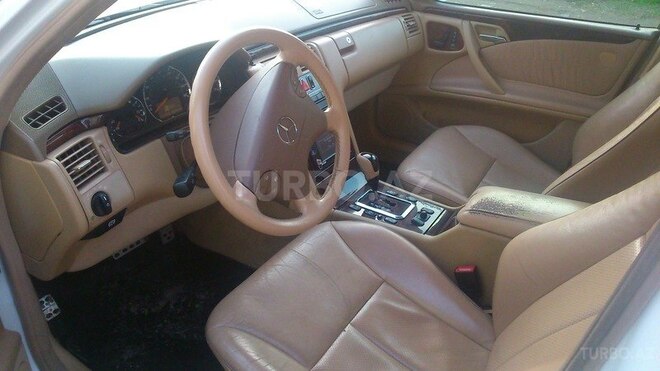 Mercedes E 320 2000, 268,000 km - 3.2 л - Bakı