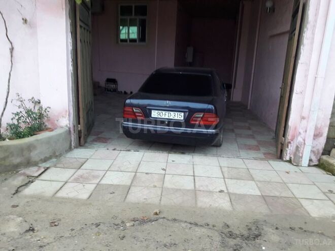 Mercedes E 230 1996, 260,000 km - 2.3 л - Bakı