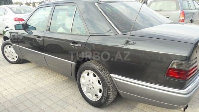 Mercedes E 280 1995, 282,000 km - 2.8 l - Bakı