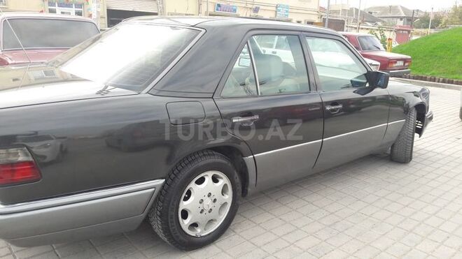 Mercedes E 280 1995, 282,000 km - 2.8 l - Bakı